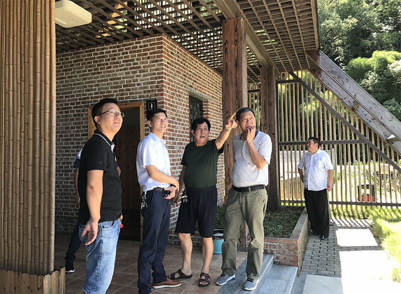 區(qū)城建投公司參觀(guān)開(kāi)化“廁所文化”助力文明城市創(chuàng)建