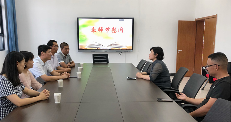 情系教育事業(yè)，慰問(wèn)溫暖人心